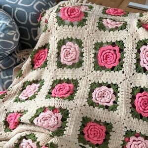 Handcrafted Floral 3D Roses Crochet Blanket in Pink and Green